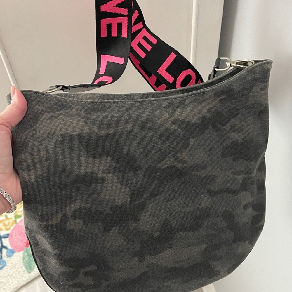 Women’s camo print  quoted koala bag
